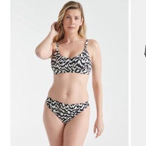 Knix • Full coverage Leakproof Bikini Bottom and Scoop Top • Size M